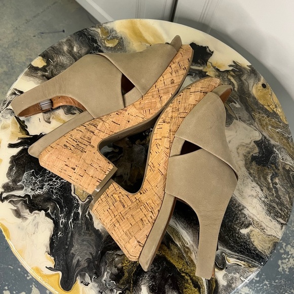 Gentle Souls by Kenneth Cole Paulina Platform Sandal - Picture 7 of 9